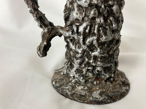 Vaso brutalista in ferro forgiato a mano