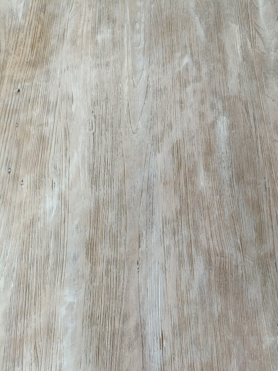 Image 1 of Eettafel van massief hout.