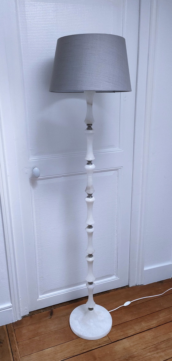 Image 1 of Alabaster-Stehleuchte und Metall-Radkappen 70er Jahre