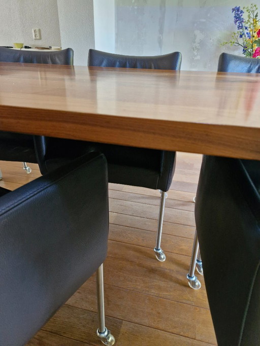 6 chaises Topform avec table en noyer