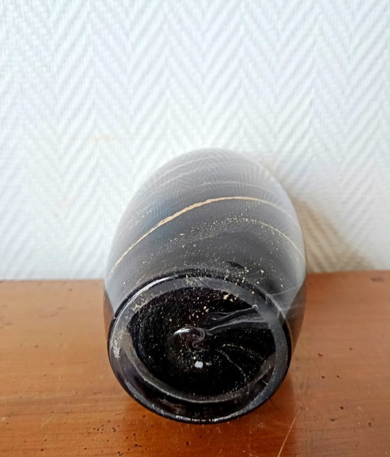 Image 1 of Schwarze und goldene Vase aus Muranoglas