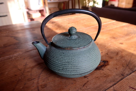 Image 1 of Teiera vintage in ghisa verde, stile giapponese Tetsubin, a coste - 2C32