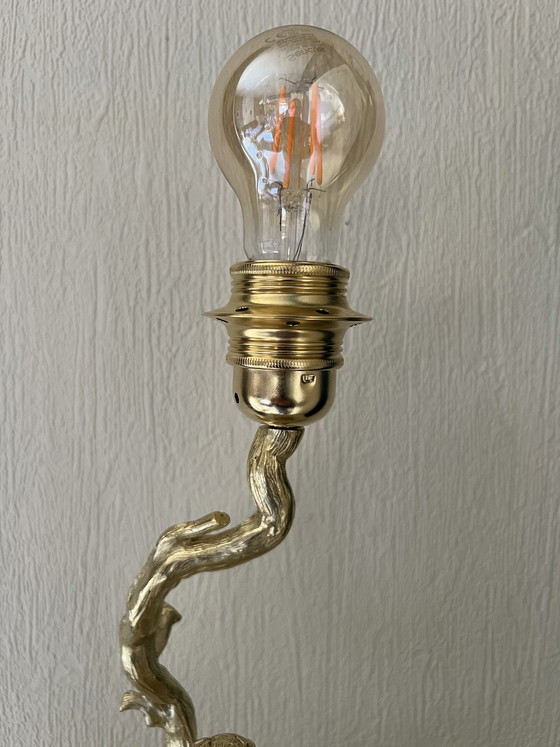 Image 1 of Lampada da tavolo in bronzo raffigurante un cherubino che suona la chitarra