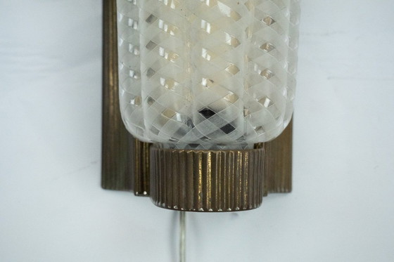 Image 1 of Grande applique simple Art Déco en laiton et plexiglas. Italie, années 1930