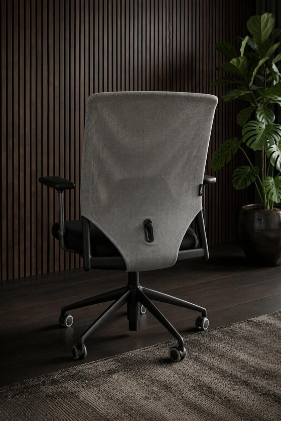 Vitra Meda Chair – Design Bürostuhl – Drehstühle, Plastic (photo 2 of 5)