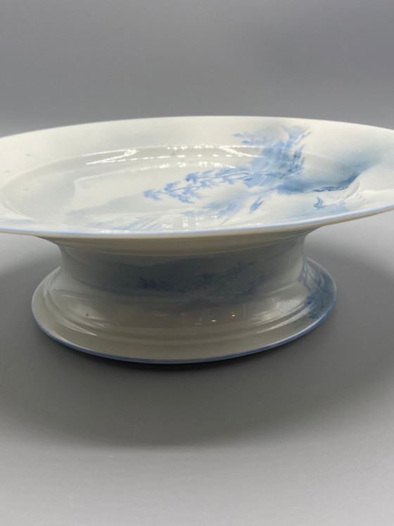 Coupe sur pied en porcelaine japonaise de l'ère Meiji - Paysage du mont Fuji bleu et blanc – Objets déco (photo 4 of 7)