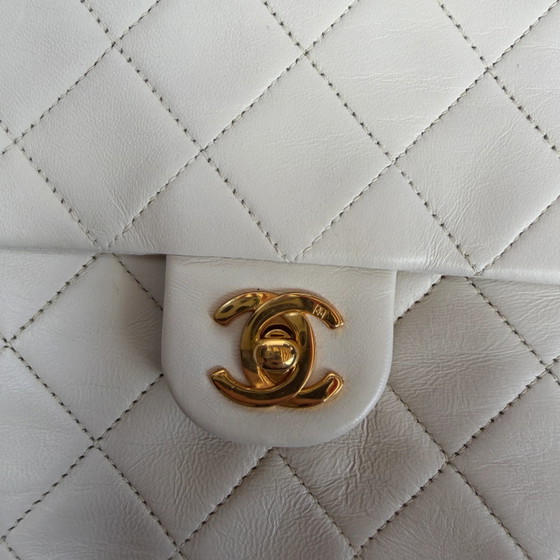 Chanel Vintage Mini Classic Flap Agneau Blanc – D'occasion – Autres sacs, Cuir, Cuir d'agneau (photo 10 of 11)