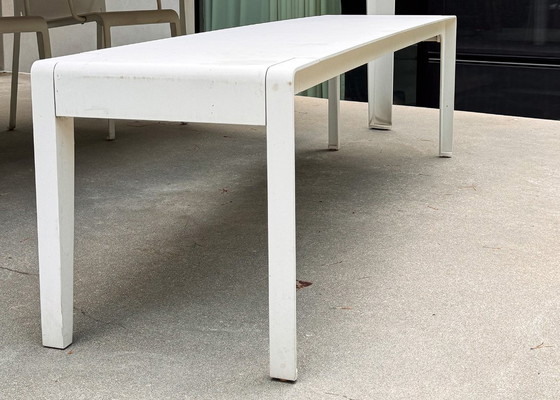 Image 1 of Ensemble de jardin exclusif Tribu Mirthe, comprenant une table à manger avec 8 chaises, des coussins et un banc.