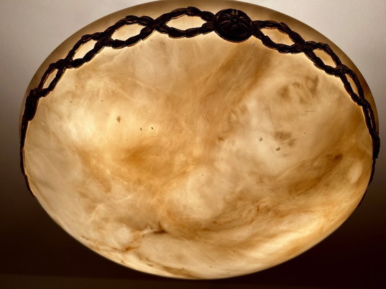 Image 1 of Lampada a sospensione in alabastro e bronzo in stile Art Déco francese