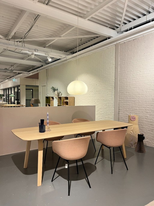 Mesa de comedor Arco Essential