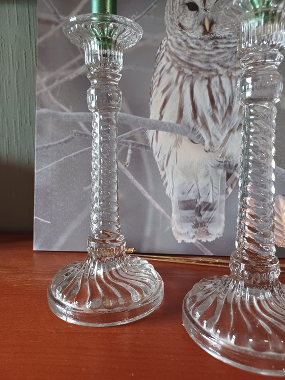 Paar Art-Deco-Kerzenständer aus gepresstem Glas, Durover-Torso aus belgischem Bambus – Kerzenhalter (photo 6 of 8)