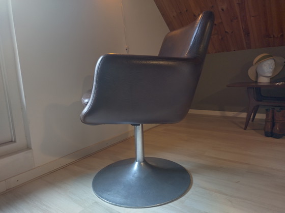 Image 1 of Vintage swivel bucket seat skai