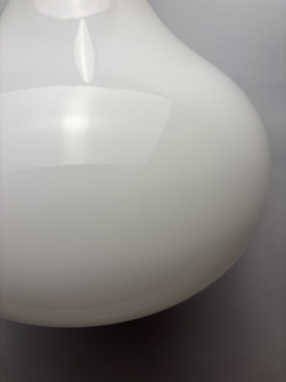 Image 1 of Lampada a sospensione Rietveld – lampada a sospensione a forma di lacrima in vetro bianco e cromo – condizioni eccellenti (2009)