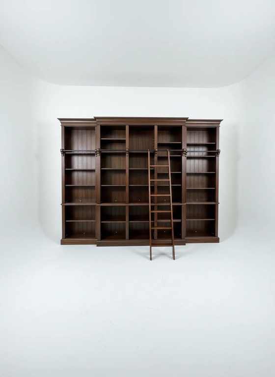 Gran estantería de biblioteca con escalera móvil – Librerías (photo 3 of 5)