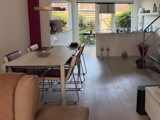 1 Leolux table Strabo and 4 chairs Leolux Spring Orchid