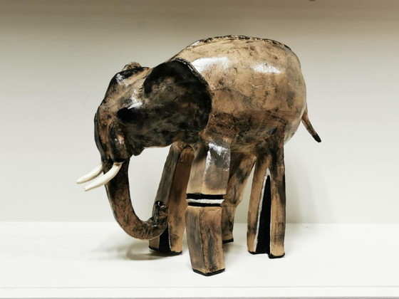 Image 1 of Elefante
