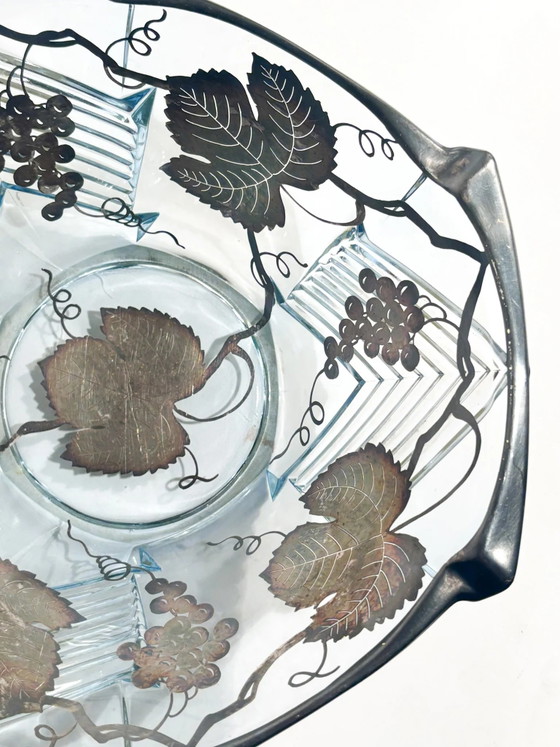 Centro de mesa de cristal Art Nouveau de la década de 1920 con decoraciones de metal plateado. (photo 7 of 10)