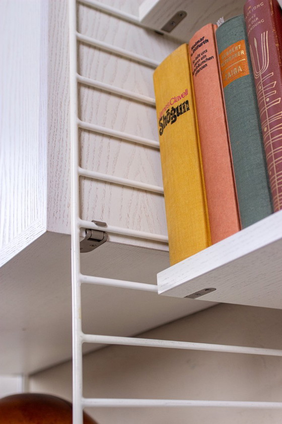 Image 1 of Buffet vintage original Nisse String Shelf blanc style milieu du siècle