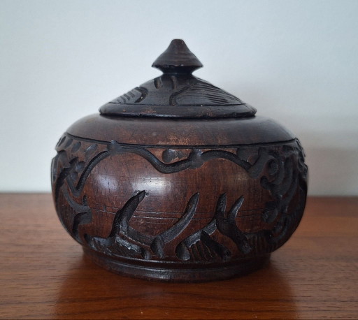 Boîte à bijoux / de rangement africaine sculptée à la main