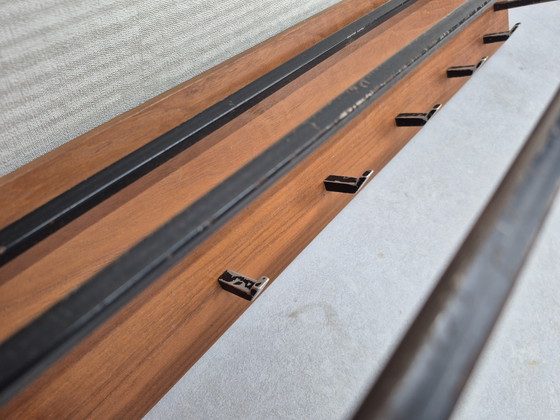 Appendiabiti da parete vintage. In teak con dettagli in metallo, anni '60. – Wood (photo 9 of 11)