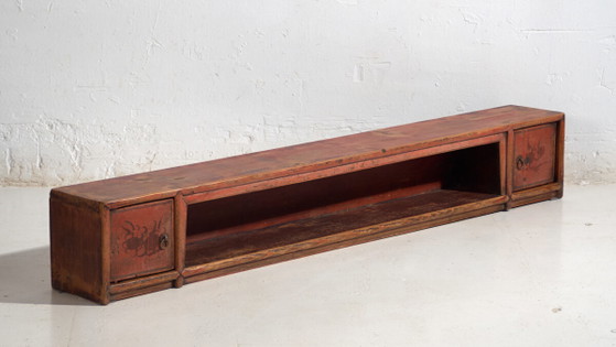 Antikes bemaltes niedriges Sideboard aus Kiefernholz - China, ca. 1930 – Iron (photo 3 of 40)
