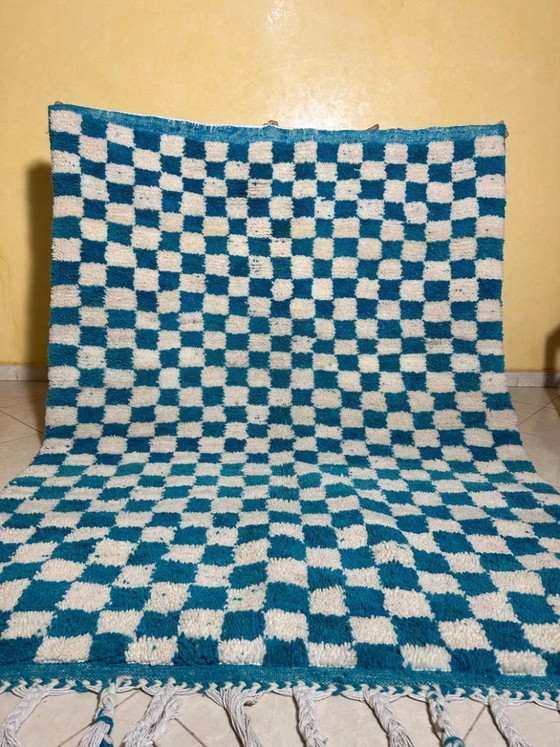 Image 1 of Tapis marocain moderne à carreaux bleus et crème 300 x 200 cm – Dimensions sur mesure