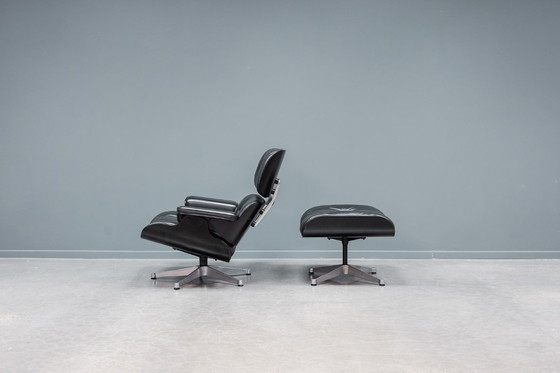 Image 1 of Poltrona Eames + pouf