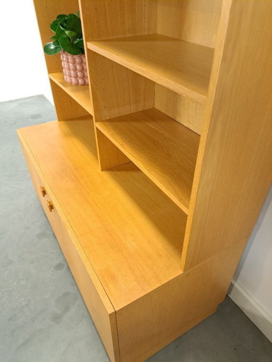 Image 1 of Hoge LP boekenkast met planken uit Zweden