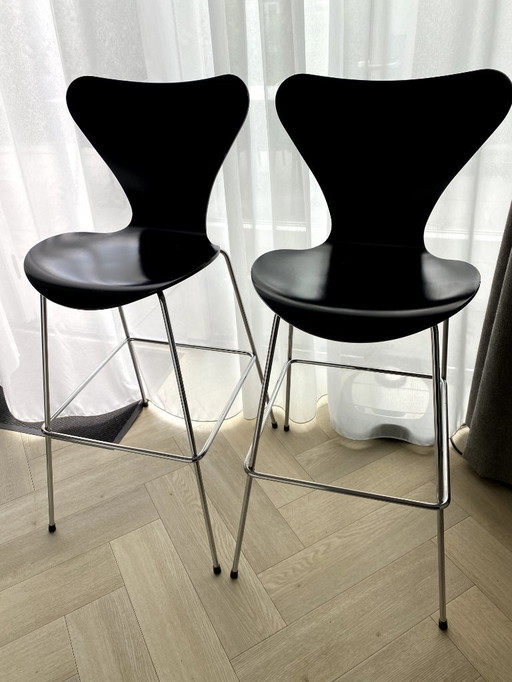 2x Fritz Hansen Series 7 butterfly chair bar stool. Arne Jacobsen design bar stools
