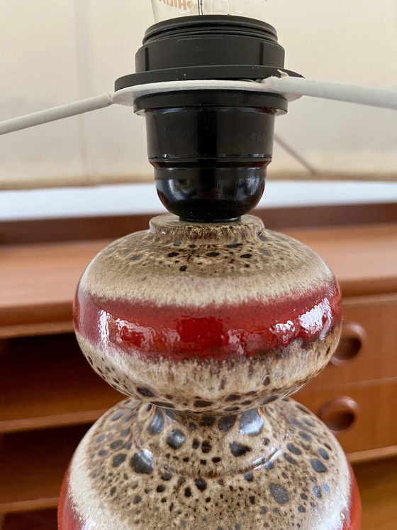 Image 1 of Mid Century Fat Lava Lampe vintage rot bruin Tischlampe Stehlampe Keramikfuß 49 cm hoog