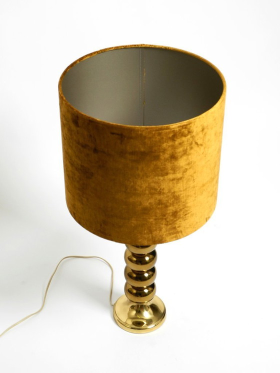 Image 1 of Rarissima grande lampada da tavolo in ottone degli anni '70 con paralume in velluto nuovo di Aneta Växjö Svezia