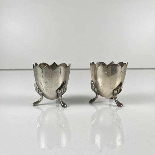 Coppia di portauova antichi a treppiede in alpacca, stile Art Nouveau, circa 1900-1925 – tafelaccessoires (photo 2 of 8)