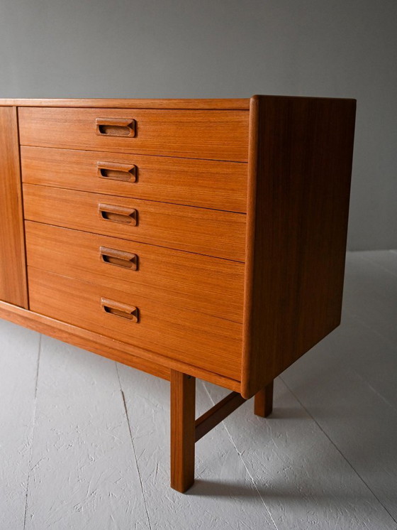 Image 1 of Buffet scandinave en teck avec tiroirs des années 1950/60