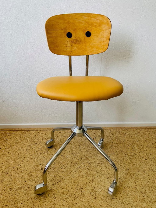 Silla de oficina giratoria vintage de estilo retro