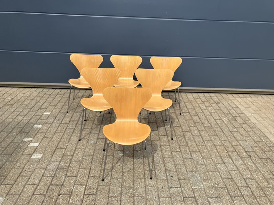Image 1 of Fritz Hansen series 7 Butterfly chairs natural wood 1988