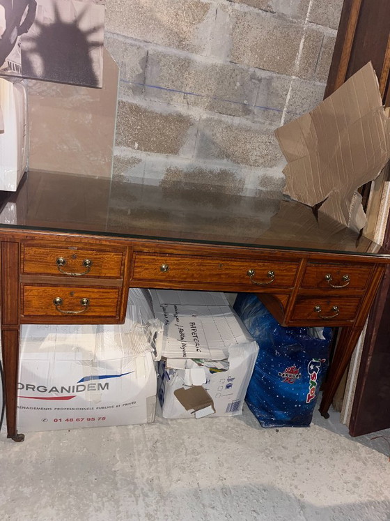 Image 1 of Maple & Co Prachtig Edwardiaans bureau van satijnhout met kruisbanden van walnoothout