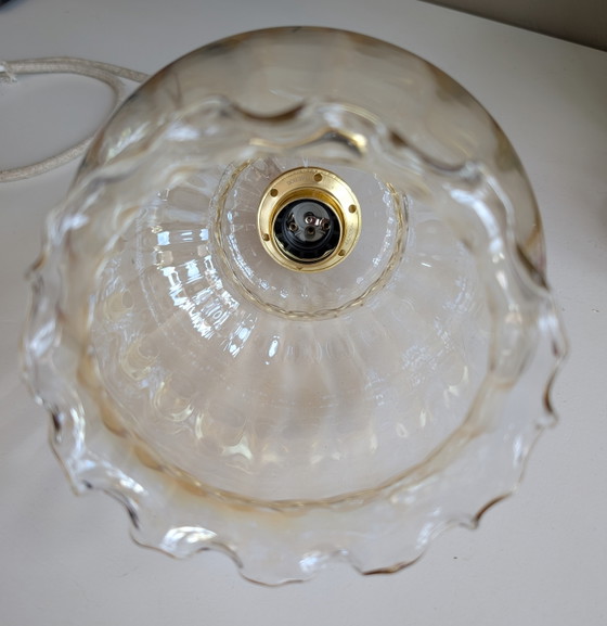 Image 1 of Magnifique suspension vintage en verre fumé.
