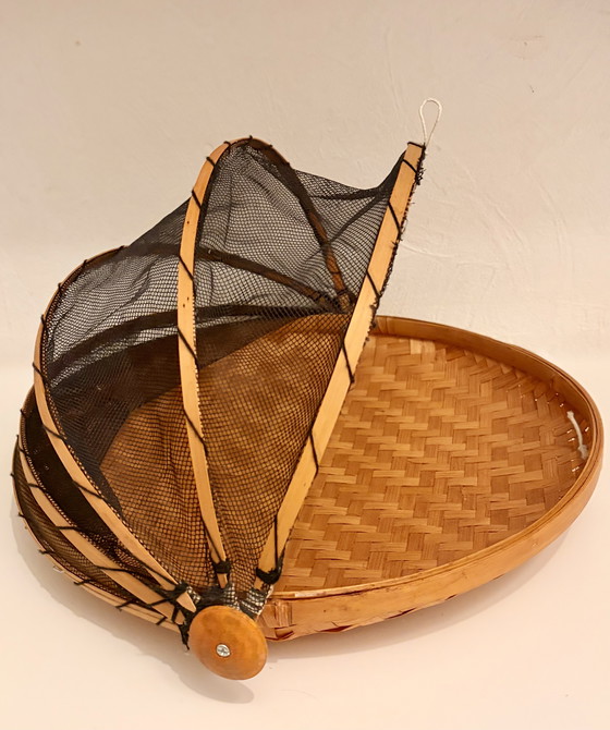 Image 1 of Copertura per alimenti in vimini con zanzariera – stile vintage