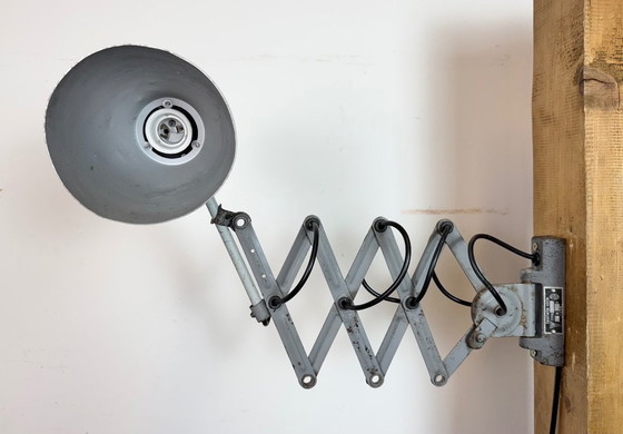 Image 1 of Industriële grijze schaarwandlamp, jaren 60