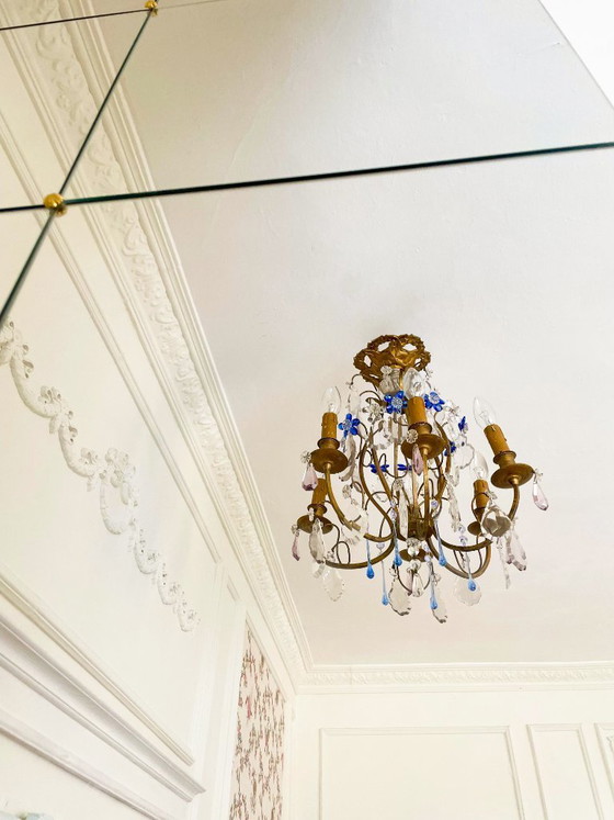 Image 1 of Lampadario antico a gabbia in bronzo dorato, con luce in cristallo di Murano color zaffiro.