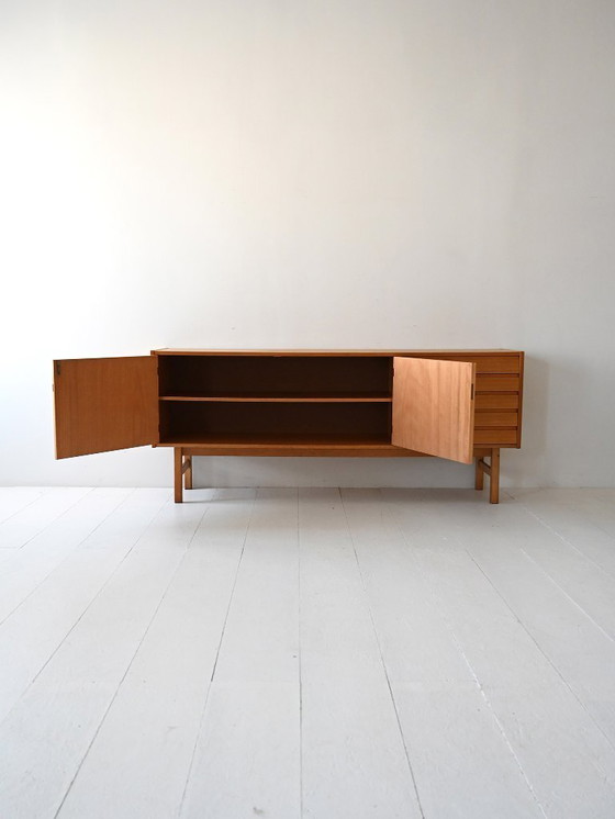 Image 1 of Vintage Scandinavisch eikenhouten dressoir met lades met tegelfront