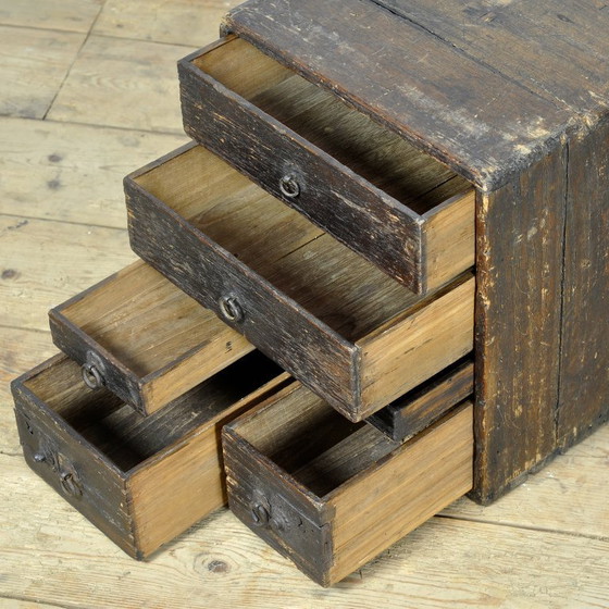 Antique Japanese small chest of drawers, circa 1900 – Iron, Wood (photo 6 of 12)