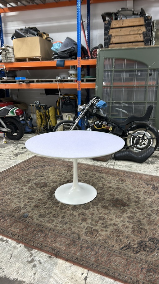 Arkana Tulip table