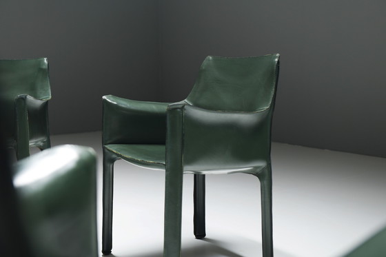 Image 1 of Ensemble vintage de rares chaises Cab 413 vert foncé par Mario Bellini - Cassina Italy
