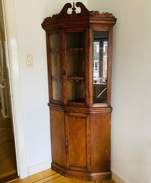 Antico mobile angolare