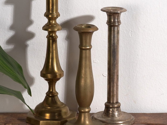 Bougeoirs anciens en laiton (c.1920). Lot de 3 #11 – Bougeoirs et chandeliers, Brass (photo 2 of 10)