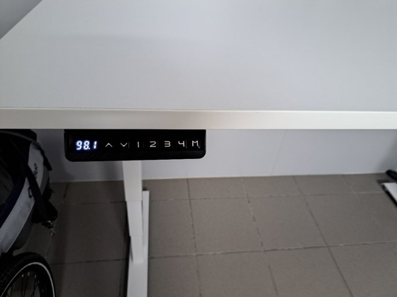 Image 1 of Tavolo da lavoro elettrico in piedi/seduto