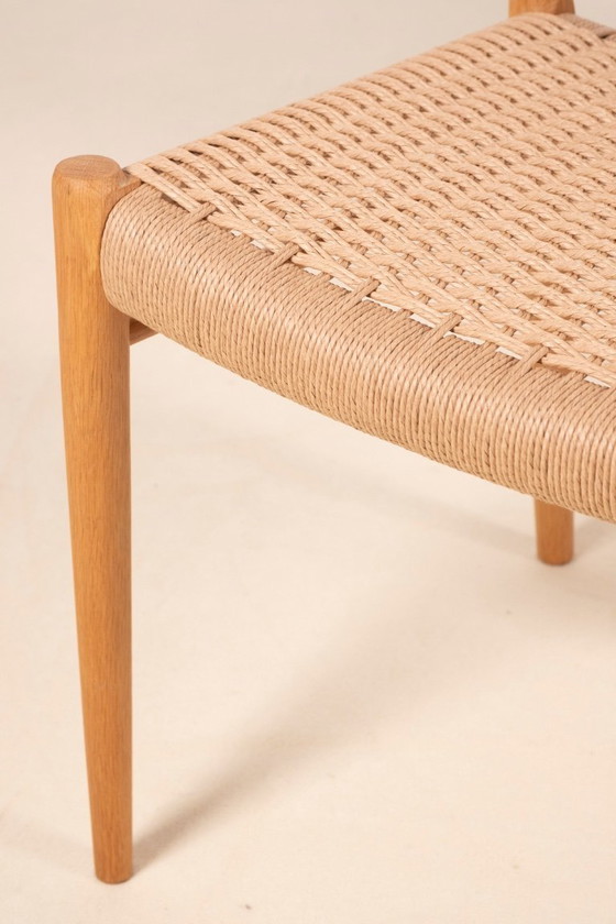 Image 1 of 8x Niels Møller Modelo 75 en roble, década de 1960, Dinamarca