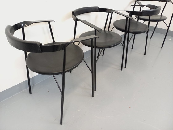 Image 1 of Set di 4 poltrone vintage di design italiano in metallo nero e similpelle nera degli anni '80