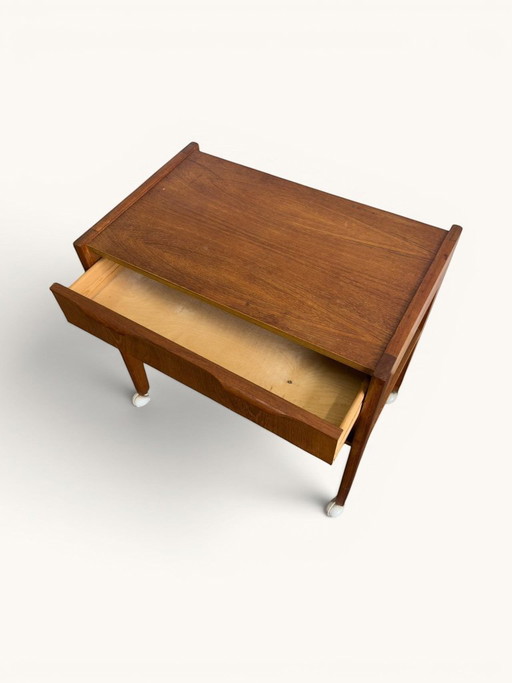 Dänischer Vintage-Teakholz-Servierwagen auf Lenkrollen mit Schublade – serveerwagens, Wood (photo 2 of 5)